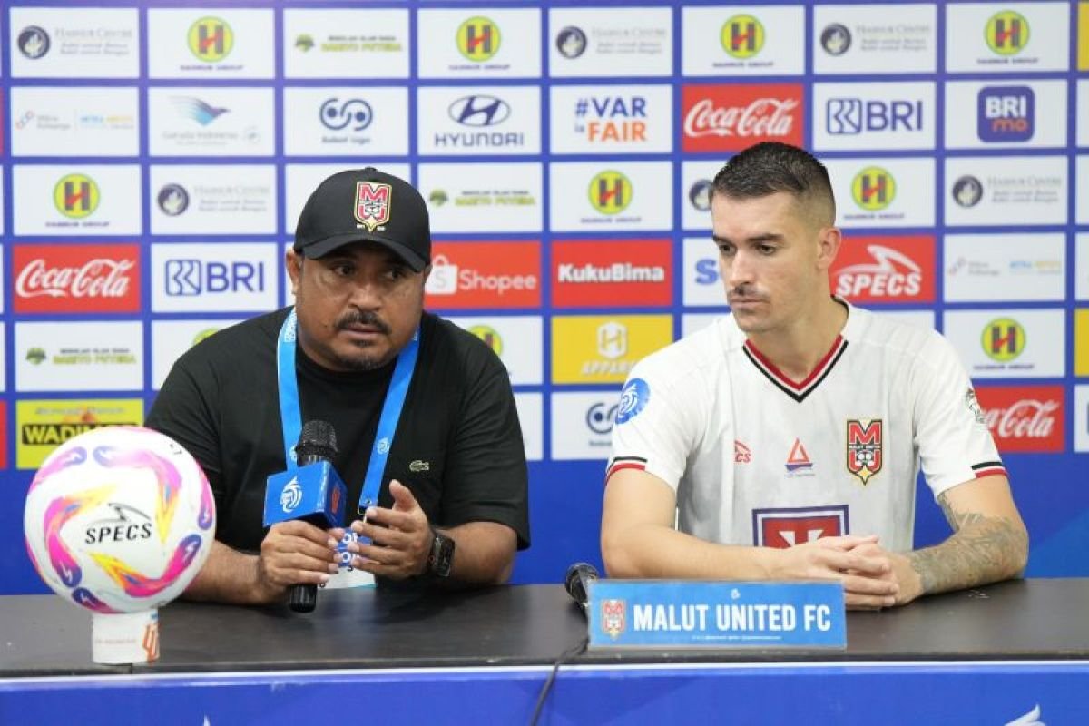 Berikut adalah beberapa alternatif judul untuk "Imran Nahumarury minta Malut United tidak cepat puas":

1. "Imran Nahumarury Dorong Malut United untuk Terus Berjuang"
2. "Jangan Puas Diri, Imran Nahumarury Ingatkan Malut United"
3. "Imran Nahumarury: Malut United Harus Punya Ambisi Lebih Besar"
4. "Penuh Semangat, Imran Nahumarury Ingatkan Malut United Agar Terus Berkembang"
5. "Imran Nahumarury: Keberhasilan Malut United Harus Diikuti Dengan Kerja Keras"
6. "Pentingnya Ambisi: Pesan Imran Nahumarury untuk Malut United"

Silahkan pilih atau modifikasi sesuai kebutuhan!