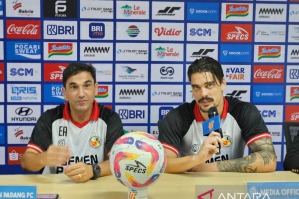 Pelatih Carlos Almeida: Tidak Ada Beban untuk Pemain Semen Padang