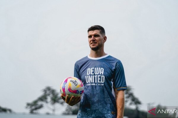 Dewa United Resmi Tandatangani Bek Veteran Nick Kuipers