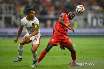 Berikut adalah beberapa alternatif judul untuk match report tersebut:

1. "Bali United Kehilangan Poin, Imbang 1-1 Melawan Persija di kandang"
2. "Drama Imbang: Bali United dan Persija Berbagi Poin 1-1"
3. "Pertandingan Seru: Bali United Tahan Imbang Persija 1-1"
4. "Bali United Terjebak Seri 1-1 saat Bertandang ke Persija"
5. "Hasil Akhir: Bali United dan Persija Berakhir Imbang 1-1"
6. "Bali United Gagal Raih Kemenangan, Imbang 1-1 di Markas Persija" 

Silakan pilih salah satu atau modifikasi sesuai kebutuhan!