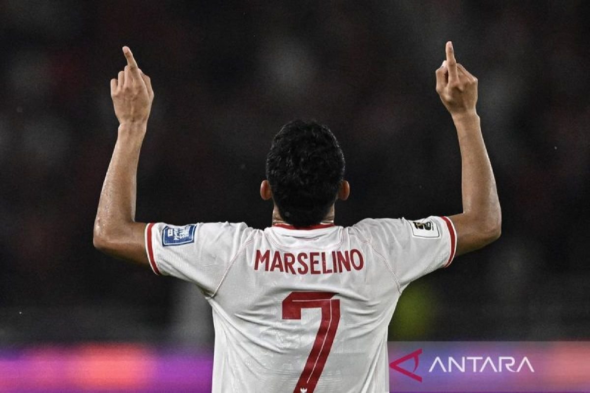 Berikut adalah beberapa alternatif judul untuk "Tak dipanggilnya Marselino Ferdinan murni keputusan Patrick Kluivert":

1. "Keputusan Patrick Kluivert: Mengapa Marselino Ferdinan Tak Dipanggil?"
2. "Marselino Ferdinan: Absennya Pemain Ini Hasil Pilihan Patrick Kluivert"
3. "Patrick Kluivert Menjelaskan Alasan Tidak Memanggil Marselino Ferdinan"
4. "Marselino Ferdinan Tak Terpanggil: Keputusan Strategis Patrick Kluivert"
5. "Mengupas Keputusan Patrick Kluivert: Nasib Marselino Ferdinan yang Tak Terpanggil"
6. "Marselino Ferdinan: Keputusan Kontroversial Patrick Kluivert"
7. "Pemilihan Tim: Kenapa Patrick Kluivert Tak Memanggil Marselino Ferdinan?"

Silakan pilih atau sesuaikan judul yang paling cocok!