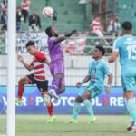 "Madura United Targetkan Kemenangan di Markas PSBS Biak"
"Madura United Optimis Raih Poin Penuh saat Melawan PSBS Biak"
"Madura United Bertekad Menang Saat Tandang ke PSBS Biak"
"Madura United Siap Tempuh Tantangan di Markas PSBS Biak"
"Momentum Kemenangan, Madura United Bersiap Hadapi PSBS Biak"