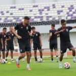 Here are some alternate title suggestions for "Hendri: Pemain kerja keras demi hasil positif hadapi Persita":

1. "Hendri: Usaha Keras Pemain untuk Raih Kemenangan Melawan Persita"
2. "Hendri: Komitmen Tinggi Pemain Dalam Menghadapi Persita"
3. "Hendri: Kerja Keras Pemain Menuju Hasil Gemilang Melawan Persita"
4. "Hendri: Dedikasi Pemain untuk Hasil Positif Kontra Persita"
5. "Hendri: Semangat Juang Pemain Hadapi Tantangan Persita"
6. "Hendri: Kinerja Pemain yang Berfokus pada Kemenangan Melawan Persita"
7. "Hendri: Strategi Kerja Keras Pemain untuk Menghadapi Persita"
8. "Hendri: Pemain Berusaha Keras Demi Hasil Positif Melawan Persita" 

Feel free to mix and match phrases or ideas from any of the suggestions!